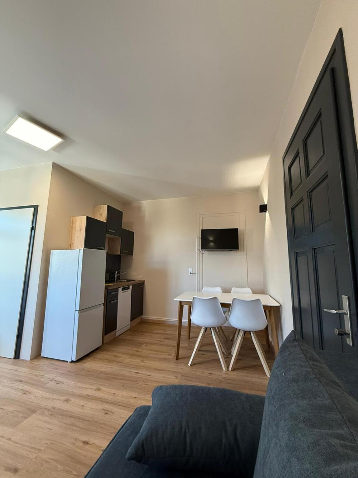 Crown Living Villa Blumenau Studios, Smarttv, Parkplatz Lustenau Esterno foto